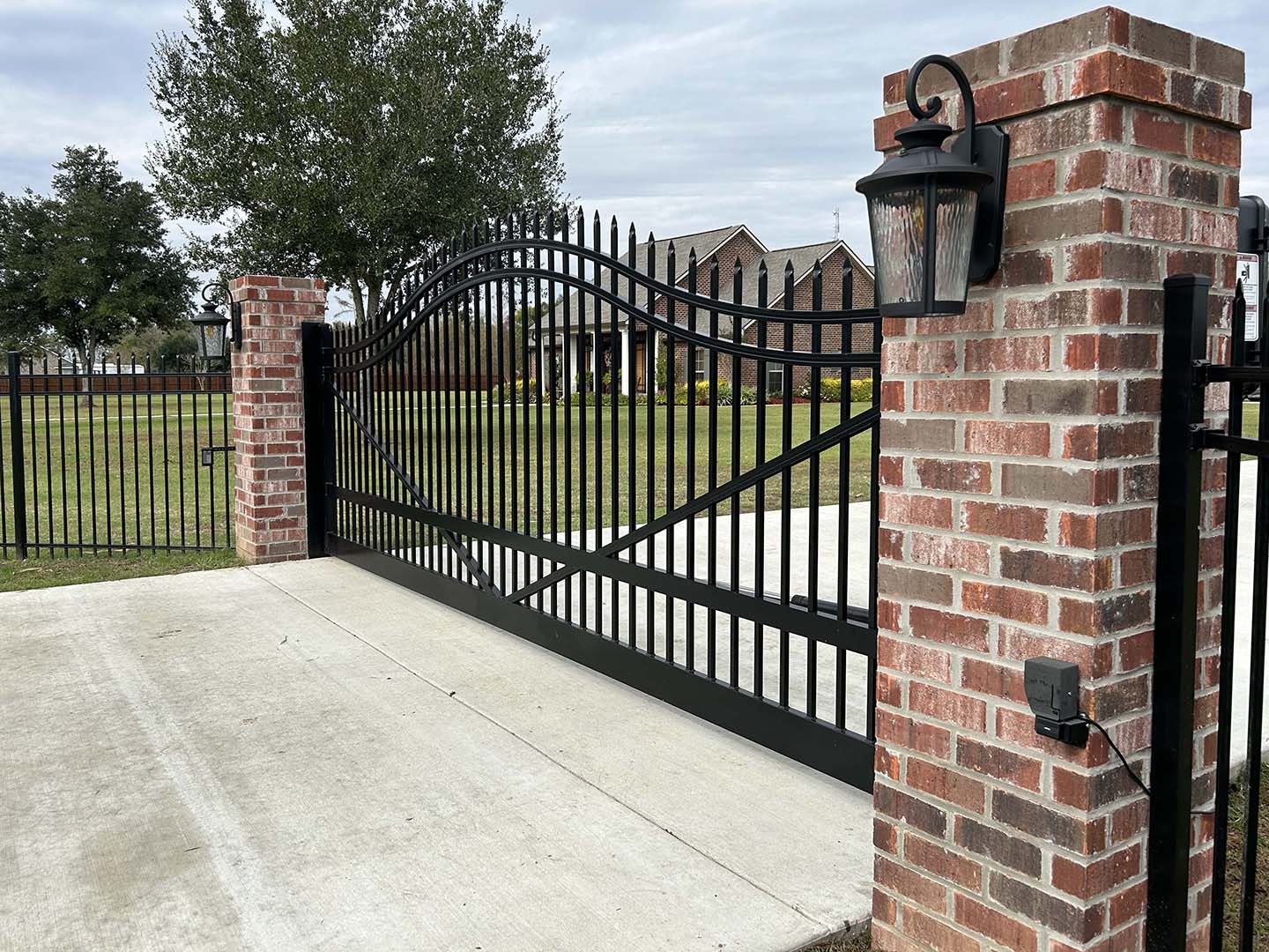 Vinyl fence company in the Acadiana area.